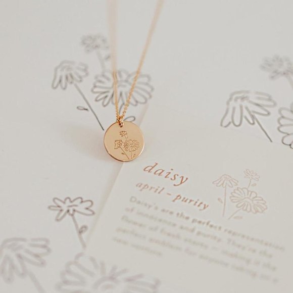 April Daisy Birth Month Flower Simple Necklace - Picture 5 of 13